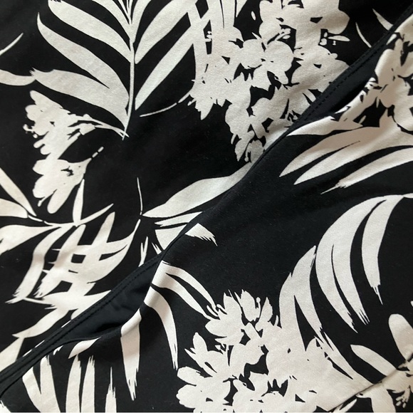 Floral Black and White Skort Size XXL S.C&C0 - Picture 6 of 8